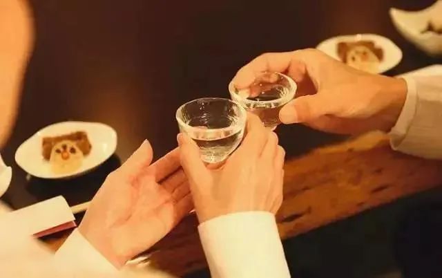 喝酒的人有2種，“愛酒”和“愛喝酒”，您屬于