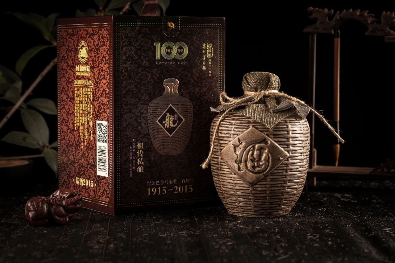 這一屆年輕人的時(shí)尚密碼，是白酒？