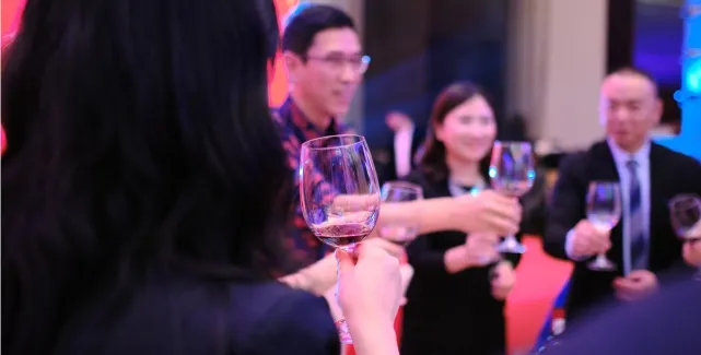酒桌上，這四種話千萬不要說