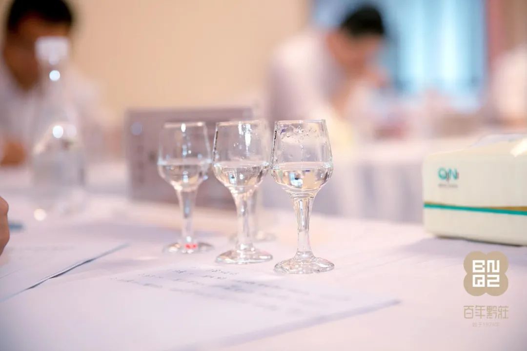 白酒“固態(tài)發(fā)酵”與“液態(tài)發(fā)酵”的區(qū)別
