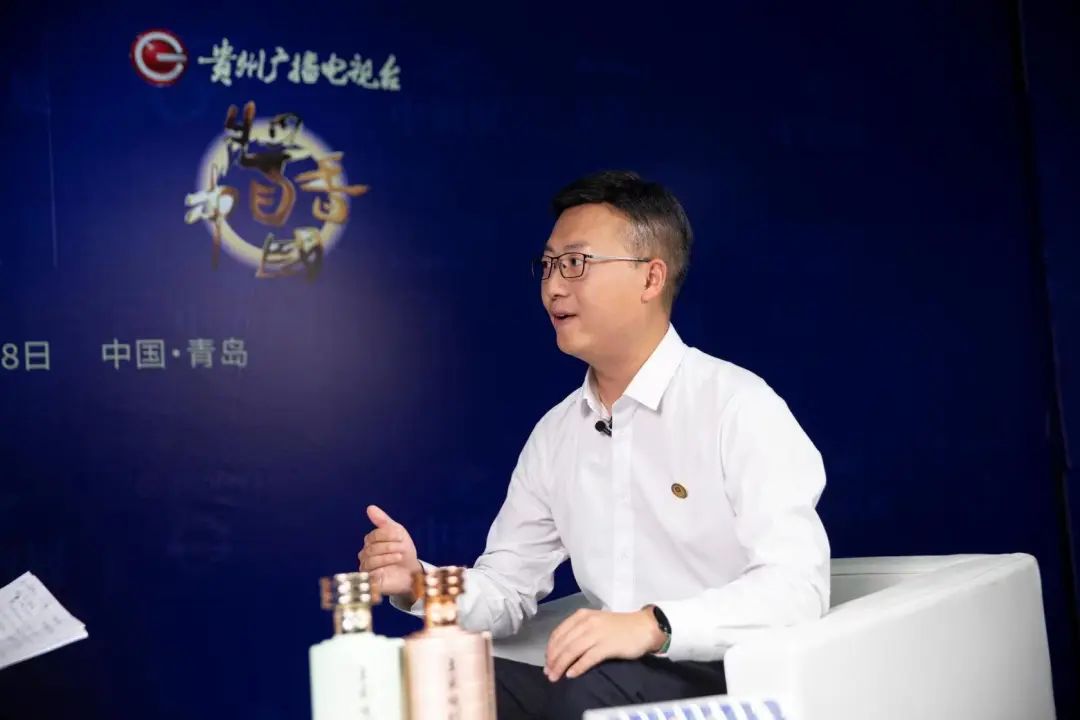 百年黔莊做客《賴卓看醬酒》直播間，講述品牌