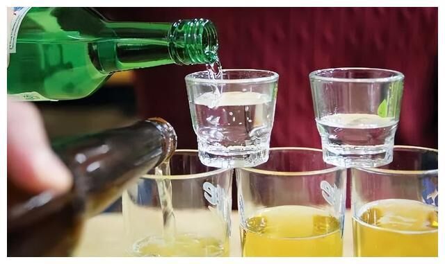 白酒比啤酒度數高，那一瓶白酒能頂多少啤酒？