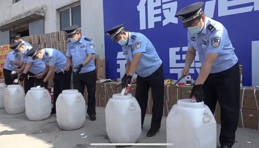 假酒案頻發(fā)！中秋節(jié)買酒最好找熟人，看了這些